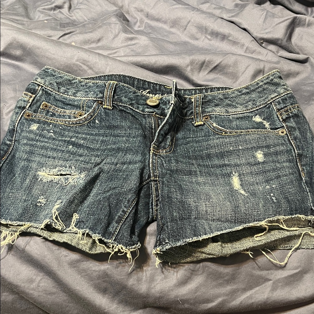 American Eagle Size 2 Distressed Denim Women short Shorts